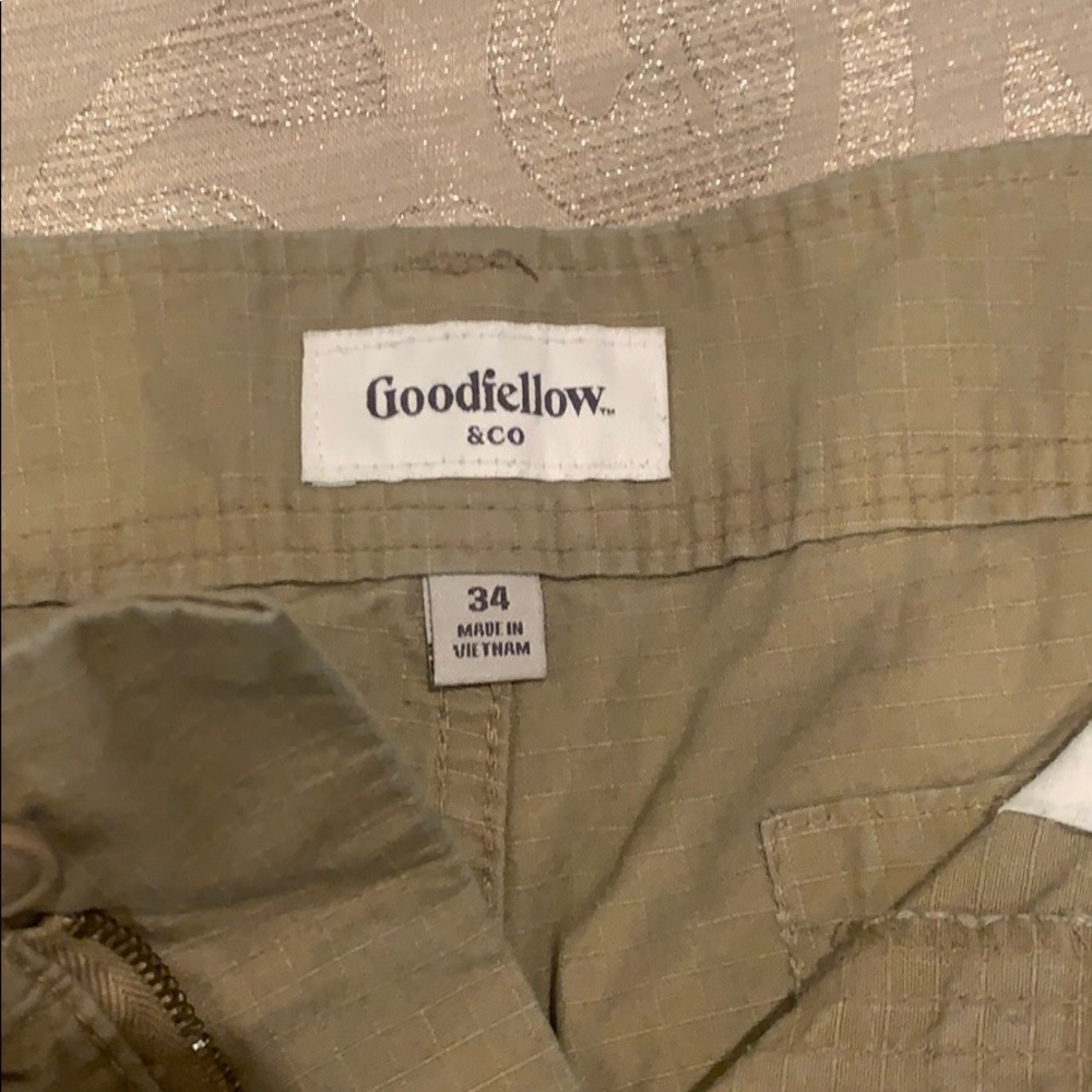 Shorts - Picture 3 of 3